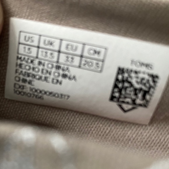 Toms - Picture 6 of 6